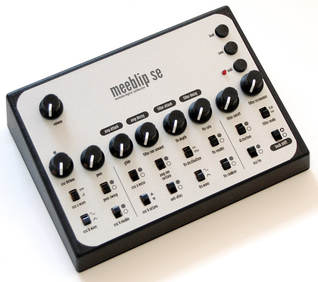 The MeeBlip SE digital synthesizer